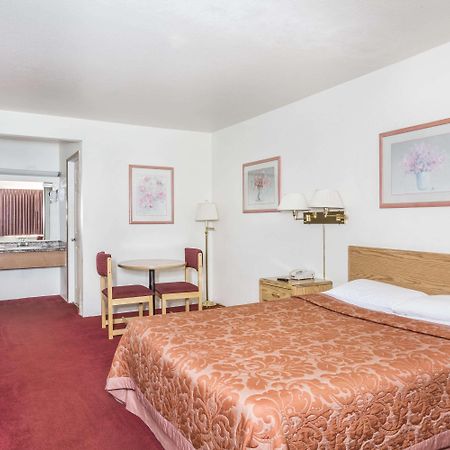 Super 8 By Wyndham Phoenix Metro North Extérieur photo